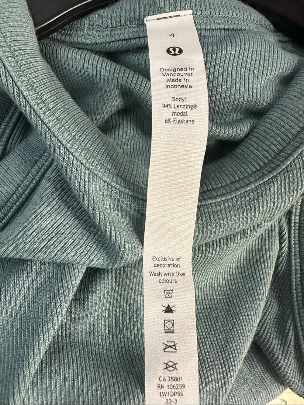 17. Lululemon Hold Tight Crewneck Tank Top sz 4